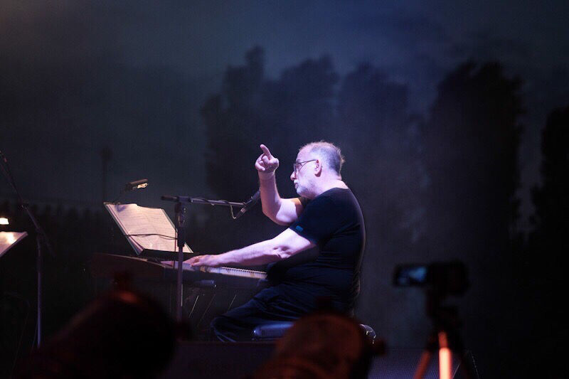 Έφυγε ο Θάνος Μικρούτσικος