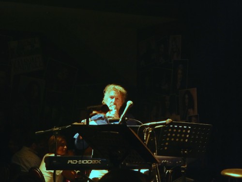 Ο Γιώργος Καζαντζής και οι φίλοι του στο Ρυθμό Stage