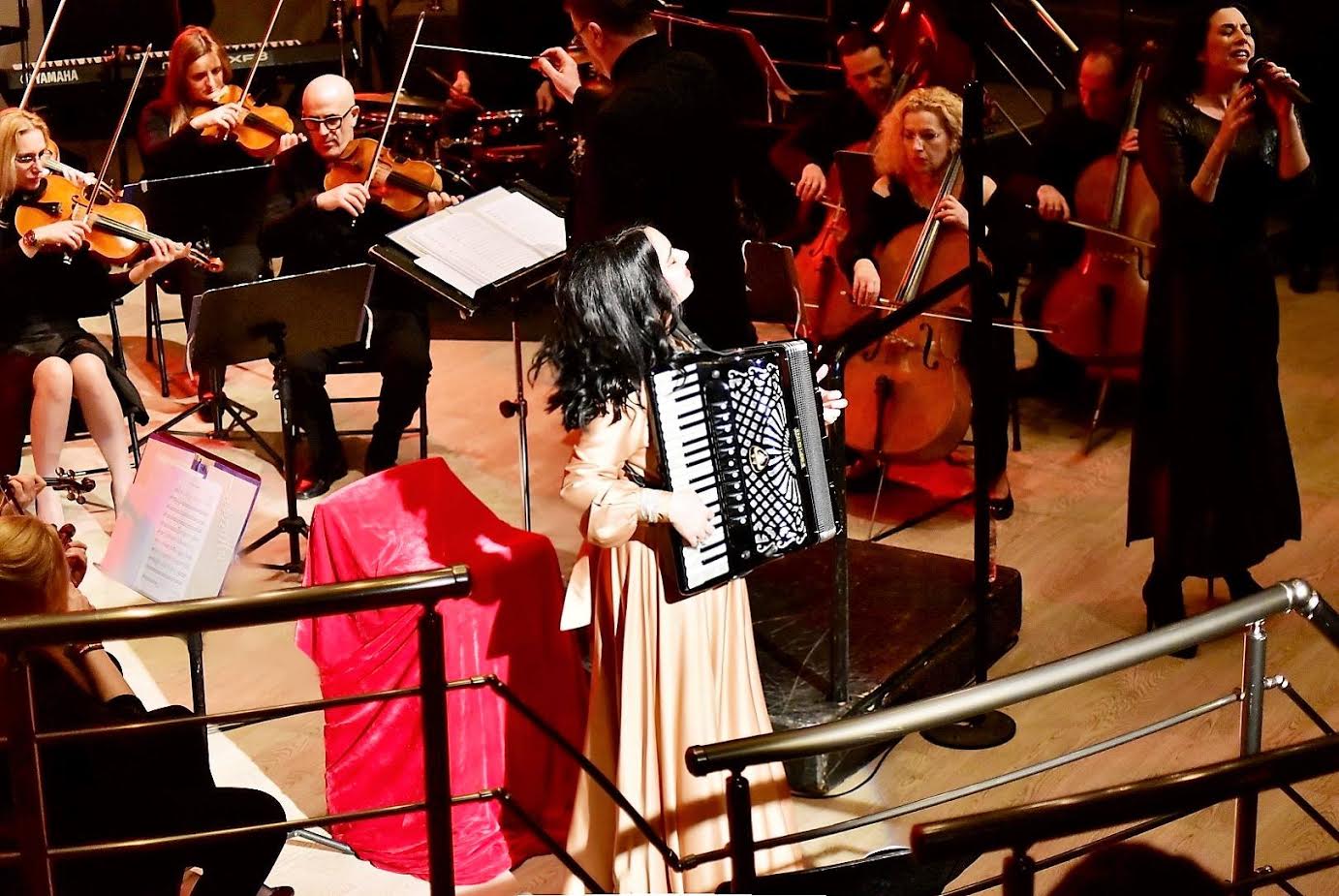 Η Ζωή Τηγανούρια συμπράττει με τη συμφωνική Ορχήστρα του δήμου Αθηναίων